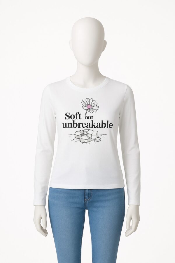 Elegant White Long-Sleeve T-Shirt – Soft, Comfortable & Timeless
